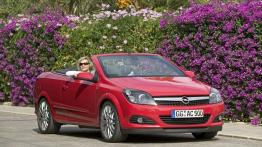 Opel Astra Twin Top OPC - widok z przodu