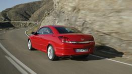 Opel Astra Twin Top OPC - widok z tyłu