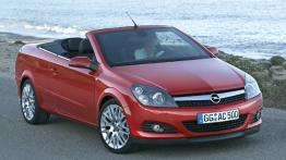 Opel Astra Twin Top OPC - widok z przodu