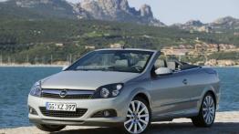 Opel Astra Twin Top OPC - widok z przodu