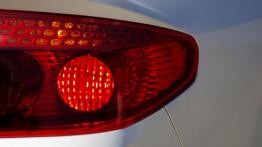 Peugeot 407 Coupe - prawy tylny reflektor - wyłączony