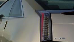 Cadillac CTS-V Coupe - lewy tylny reflektor - wyłączony