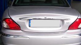 Jaguar X-Type ponownie w AutoCentrum.pl. Tym razem na LPG