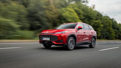 MG HS Hybrid+ vs BYD Seal U DM-i - porównanie oferty, napędu i opinii. Która chińska hybryda lepsza?