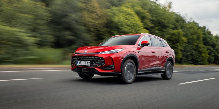 MG HS Hybrid+ vs BYD Seal U DM-i - porównanie oferty, napędu i opinii. Która chińska hybryda lepsza?