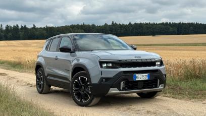 Pierwsza jazda: Jeep Avenger po liftingu. Kilka kosmetycznych zmian, prawie każda na lepsze