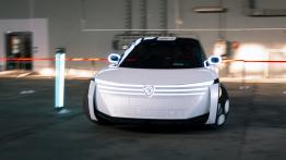 Peugeot Polygon Concept - przód - reflektory w³±czone