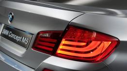 BMW M5 Concept - prawy tylny reflektor - włączony