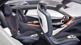 Ford Iosis X Concept - widok ogólny wnętrza z przodu
