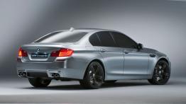 BMW M5 Concept - tył - reflektory włączone