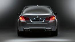 BMW M5 Concept - tył - reflektory włączone