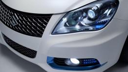 Suzuki Kizashi EcoCharge Concept - lewy przedni reflektor - włączony