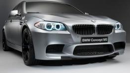 BMW M5 Concept - przód - reflektory włączone