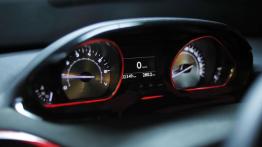Peugeot 208 GTi Concept - deska rozdzielcza
