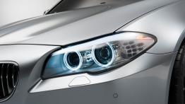 BMW M5 Concept - lewy przedni reflektor - włączony