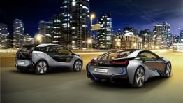 BMW i8 Concept - tył - reflektory włączone