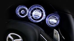 Mazda Takeri Concept - obrotomierz