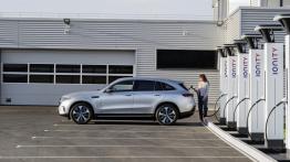 Mercedes-Benz EQC - lewy bok