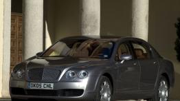 Bentley Continental Flying Spur - widok z przodu