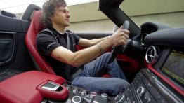 Mercedes SLS AMG Roadster - widok ogólny wnętrza z przodu