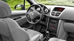 Peugeot 207 Outdoor - kokpit