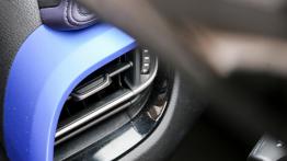 Czy samochód ochroni nas przed smogiem? Sprawdzamy na przykładzie Toyoty C-HR