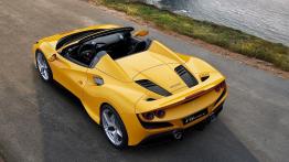 Nowe Ferrari F8 Spider kontra McLaren 720S Spider