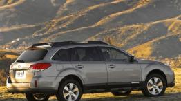 Subaru Legacy Outback Crossover - prawy bok