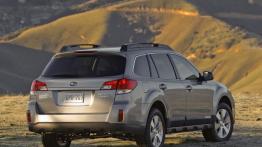 Subaru Legacy Outback Crossover - widok z tyłu