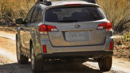Subaru Legacy Outback Crossover - widok z tyłu