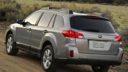 Subaru Legacy Outback Crossover - widok z tyłu