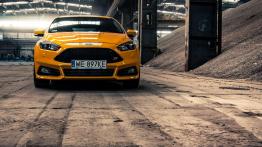 Ford Focus ST FL - pomarańczowy prowokator