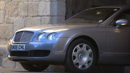 Bentley Continental Flying Spur - widok z przodu