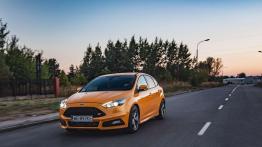 Ford Focus ST FL - pomarańczowy prowokator