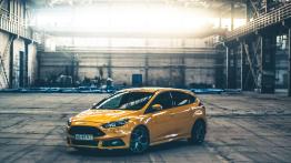 Ford Focus ST FL - pomarańczowy prowokator