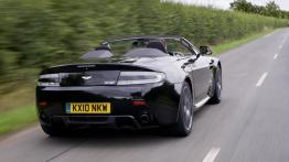 Aston Martin V8 Vantage N420 Roadster - widok z tyłu