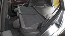 Subaru Legacy Outback Crossover - tylna kanapa złożona, widok z boku