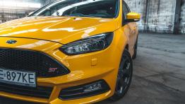 Ford Focus ST FL - pomarańczowy prowokator