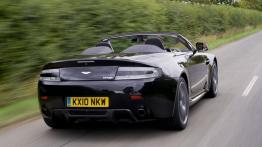 Aston Martin V8 Vantage N420 Roadster - widok z tyłu