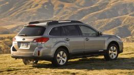 Subaru Legacy Outback Crossover - widok z tyłu