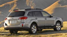 Subaru Legacy Outback Crossover - widok z tyłu