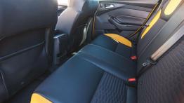 Ford Focus ST FL - pomarańczowy prowokator