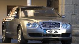 Bentley Continental Flying Spur - widok z przodu