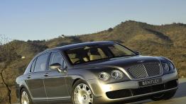 Bentley Continental Flying Spur - widok z przodu