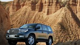 Toyota Land Cruiser 200 - widok z przodu