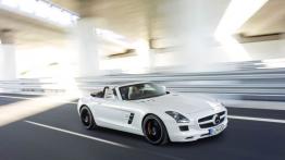 Mercedes SLS AMG Roadster - przód - reflektory włączone