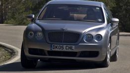 Bentley Continental Flying Spur - widok z przodu