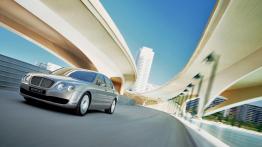 Bentley Continental Flying Spur - widok z przodu