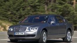 Bentley Continental Flying Spur - widok z przodu