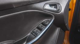 Ford Focus ST FL - pomarańczowy prowokator